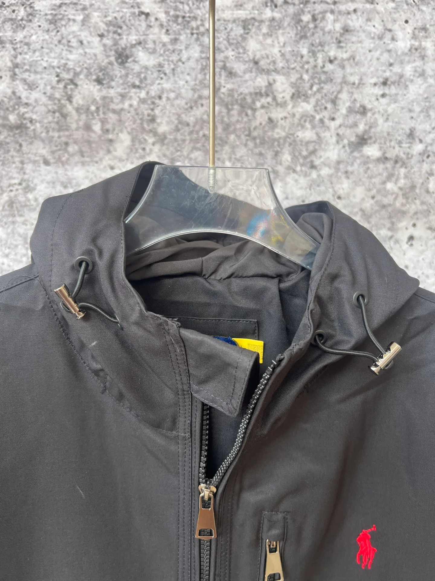 P410 Ralph Lauren autumn unisex hard shell jacket, a must-have item in autumn, the fabric is wear-resistant and waterproof, fitted version, adjustable drawstring multi-functional zipper pockets, functional and fashionable